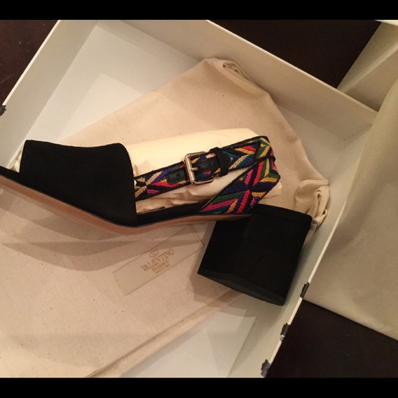 Valentino Garavani Sandals 🎈FLASH SALE🎈 - Picture 4 of 7